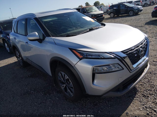 Salvage Nissan Rogue Image