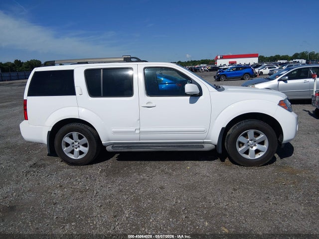 Nissan Pathfinder Se