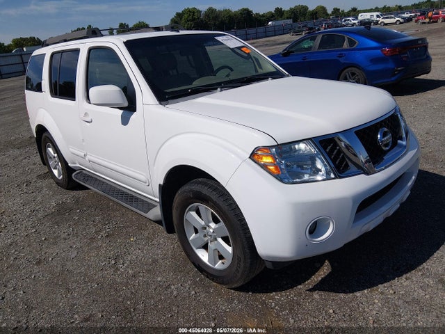Salvage Nissan Pathfinder Image