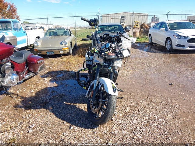 Indian Motorcycle Co. Pursuit Dark Horse