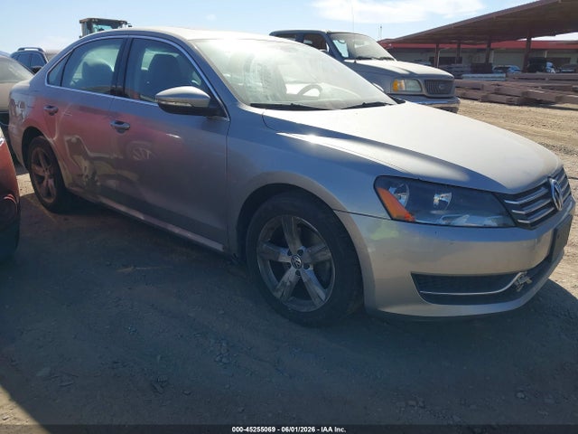 Salvage Volkswagen Passat Image