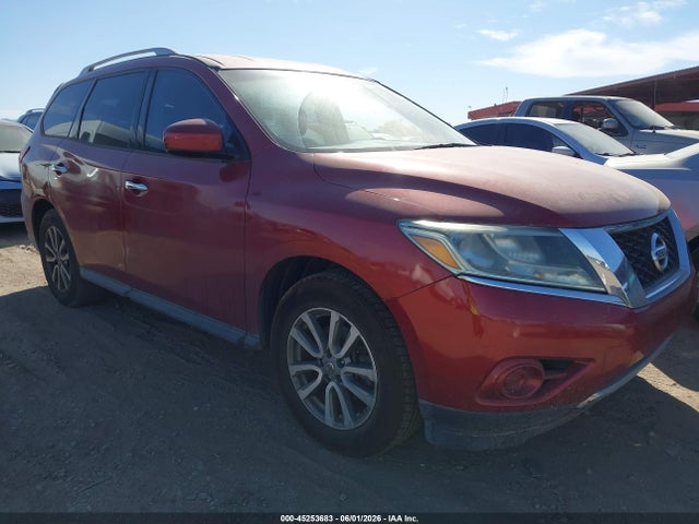 Salvage Nissan Pathfinder Image