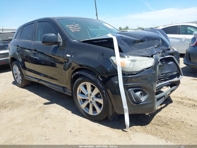 Salvage Mitsubishi Outlander Image