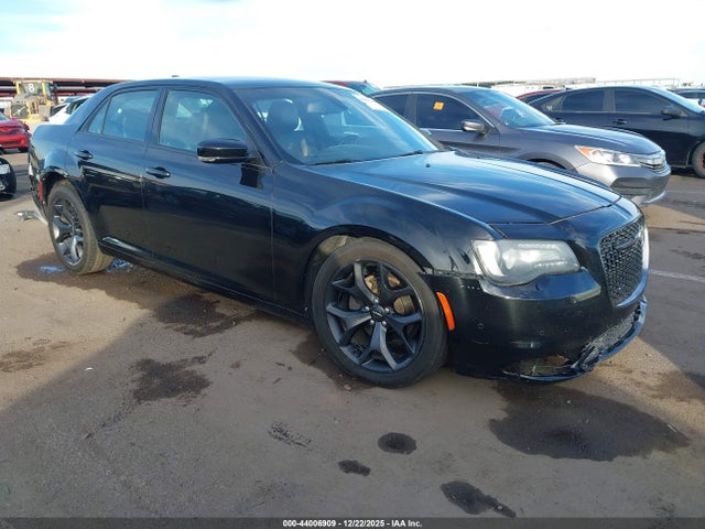 Salvage Chrysler 300 Image