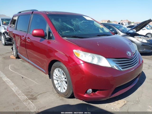 Salvage Toyota Sienna Image