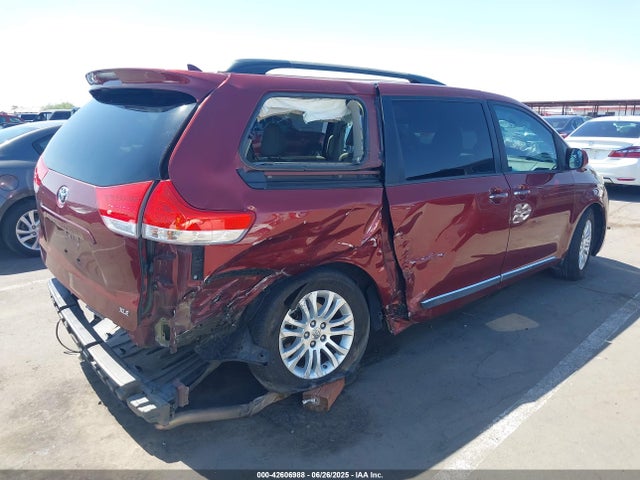 Toyota Sienna Xle V6 8 Passenger