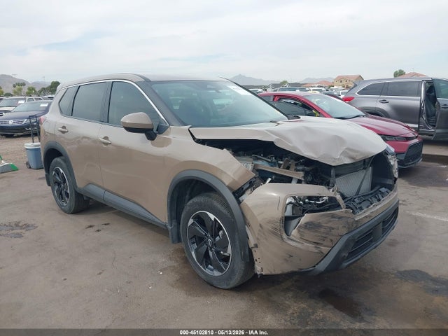 Salvage Nissan Rogue Image