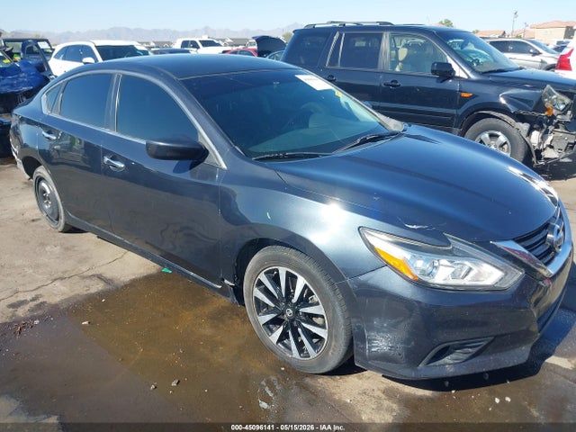 Salvage Nissan Altima Image