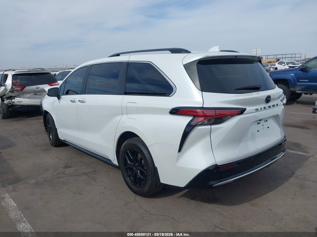 Toyota Sienna Platinum