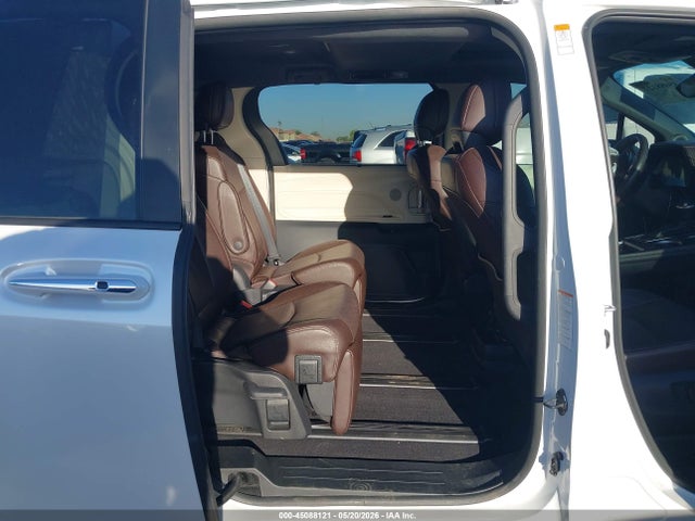 Toyota Sienna Platinum