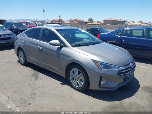 Salvage Hyundai ELANTRA Image