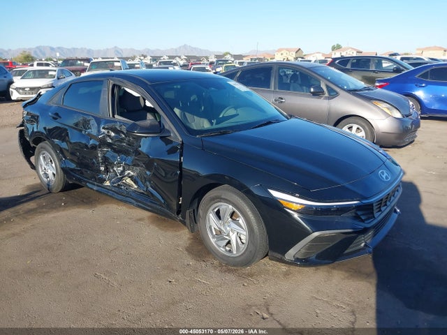 Salvage Hyundai ELANTRA Image