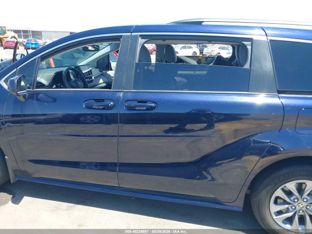 Toyota Sienna Le