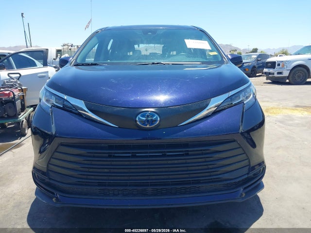 Toyota Sienna Le