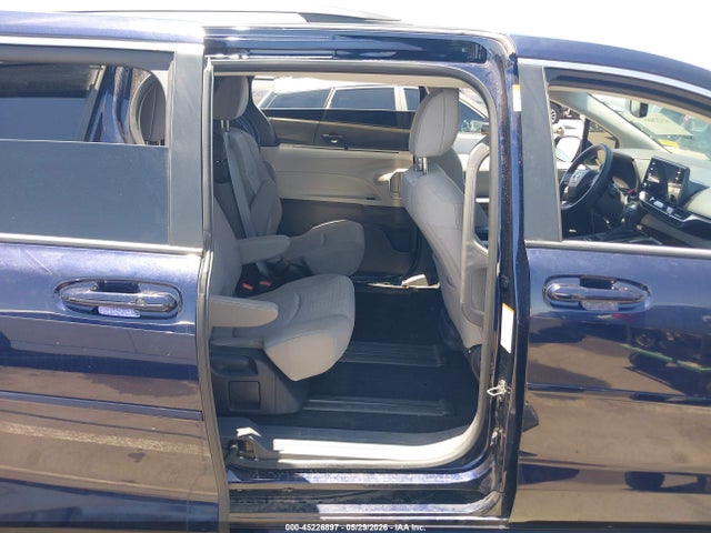 Toyota Sienna Le