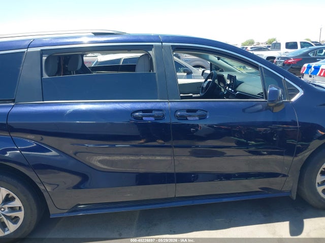 Toyota Sienna Le