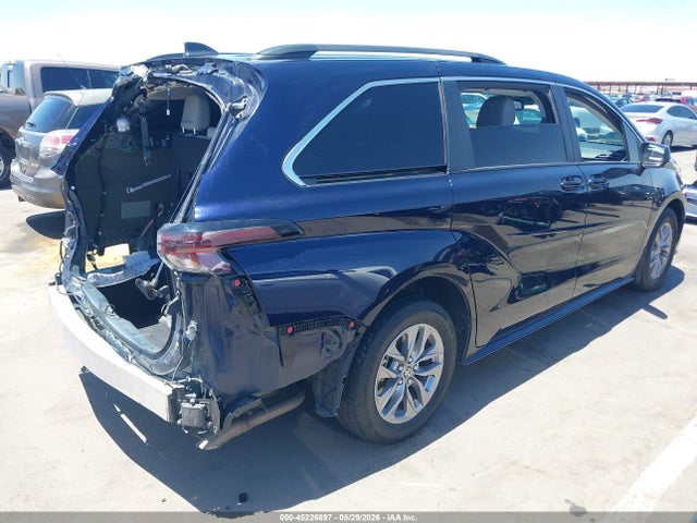 Toyota Sienna Le