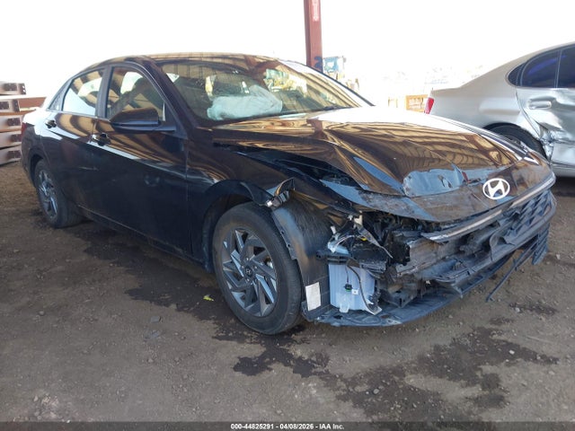 Salvage Hyundai ELANTRA Image
