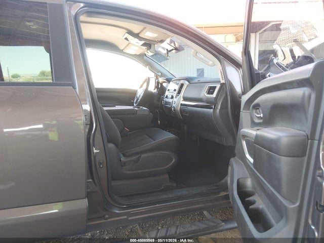 Nissan Titan Sv
