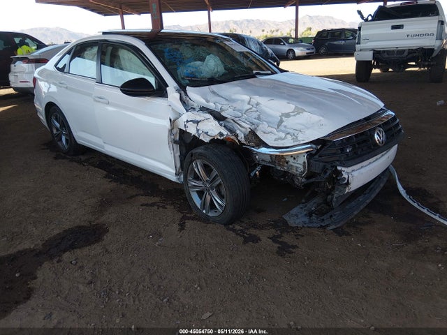 Salvage Volkswagen Jetta Image