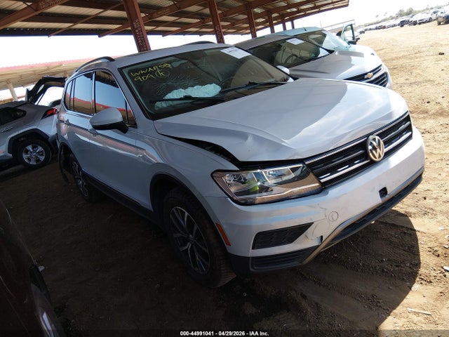Salvage Volkswagen Tiguan Image