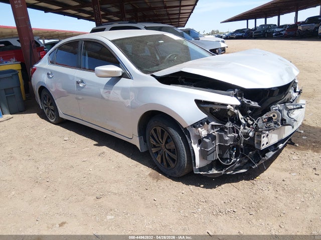 Salvage Nissan Altima Image