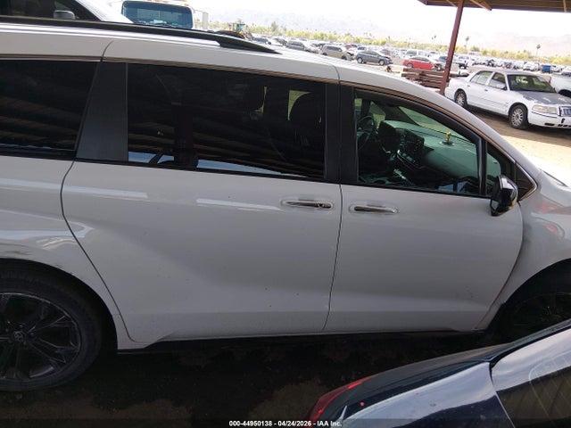 Toyota Sienna Xse