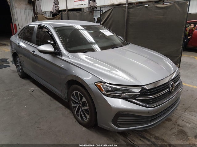 Salvage Volkswagen Jetta Image