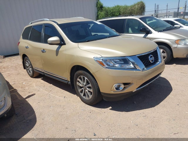 Salvage Nissan Pathfinder Image