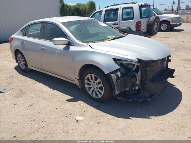 Salvage Nissan Altima Image