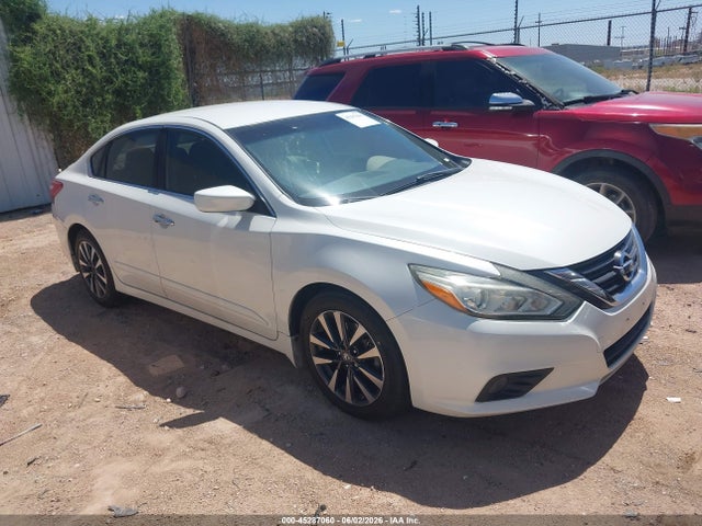 Salvage Nissan Altima Image