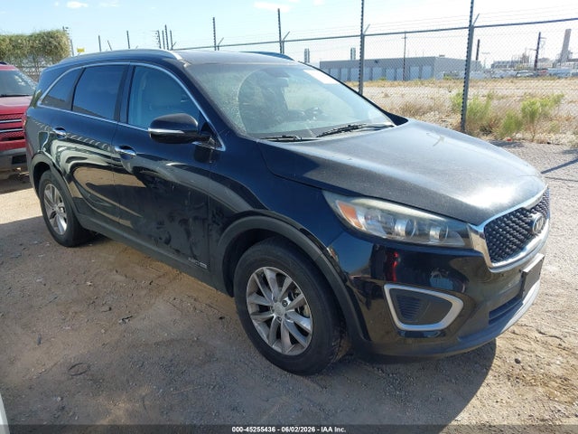 Salvage Kia Sorento Image