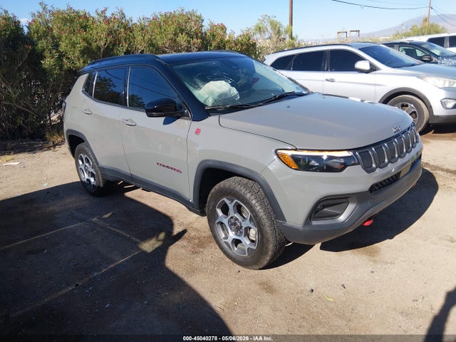 Salvage Jeep Compass Image
