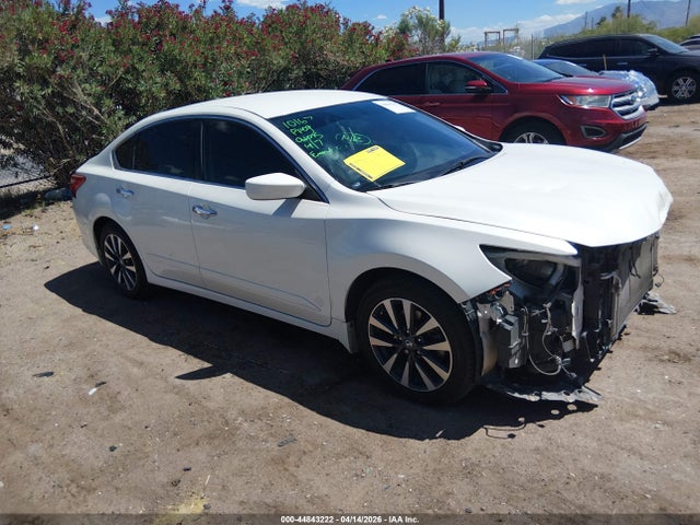 Salvage Nissan Altima Image