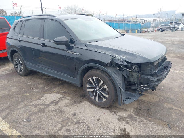 Salvage Volkswagen Tiguan Image