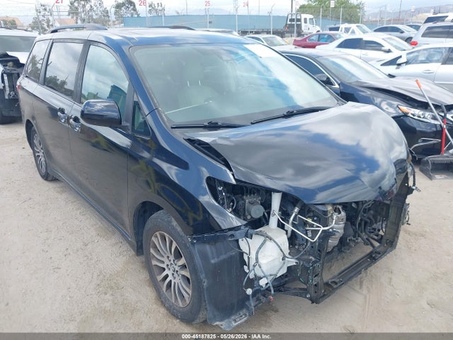 Salvage Toyota Sienna Image