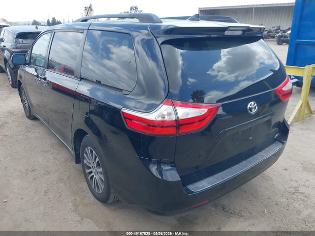Toyota Sienna Xle 8 Passenger