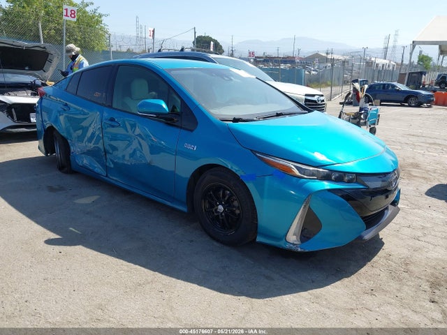 Salvage Toyota Prius Prime Image