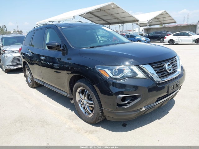 Salvage Nissan Pathfinder Image
