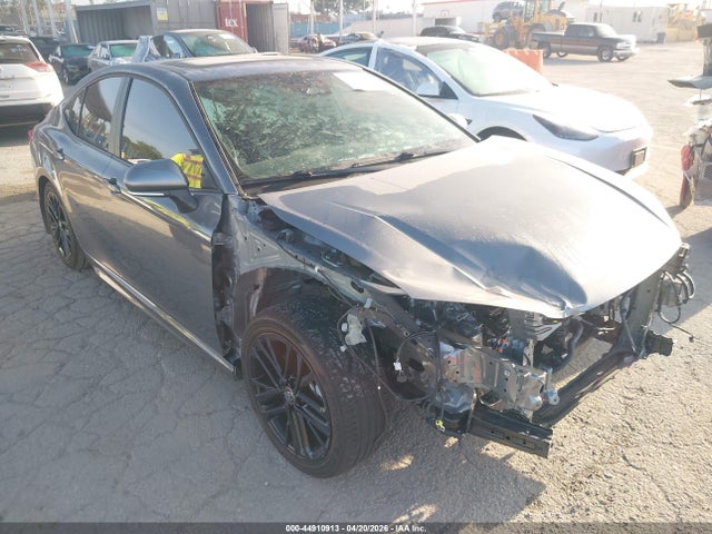 Salvage Toyota Camry Image
