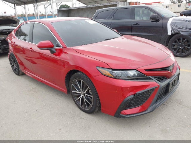 Salvage Toyota Camry Image