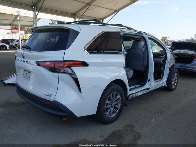 Toyota Sienna Le