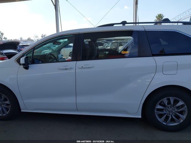 Toyota Sienna Le