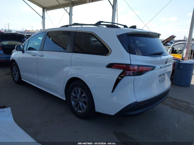 Toyota Sienna Le