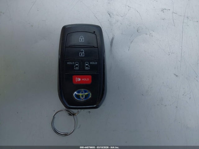 Toyota Sienna Le
