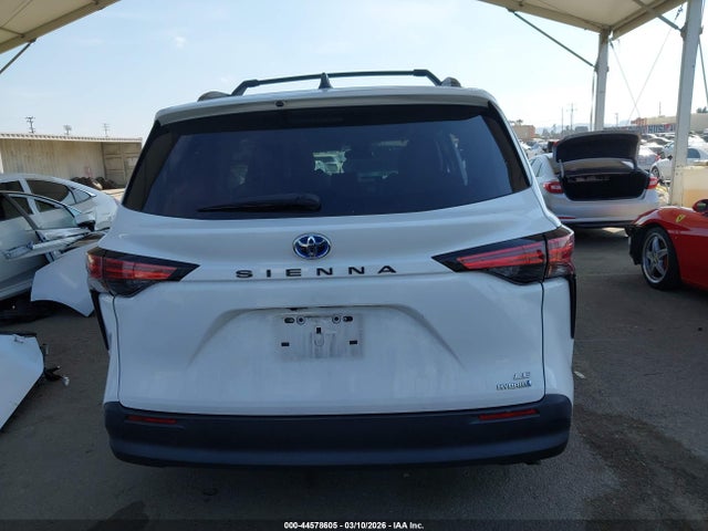 Toyota Sienna Le