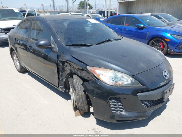 Salvage Mazda Mazda3 Image