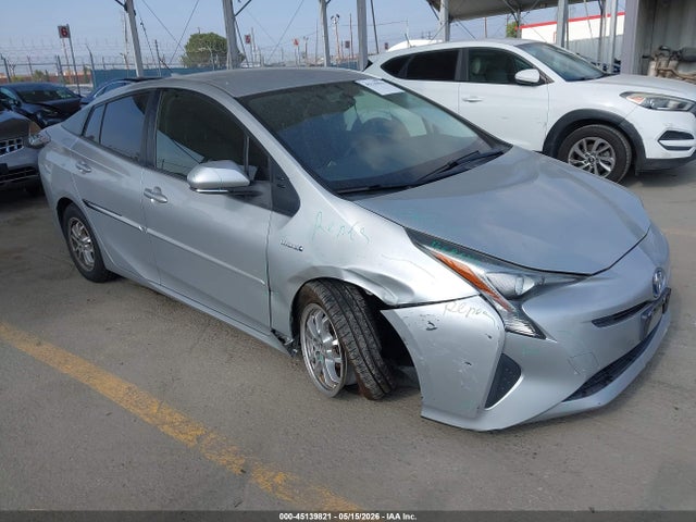 Salvage Toyota Prius Image