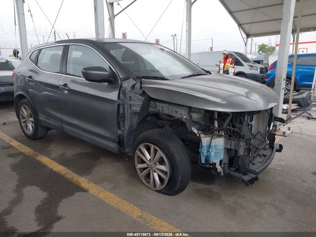 Salvage Nissan Rogue Image