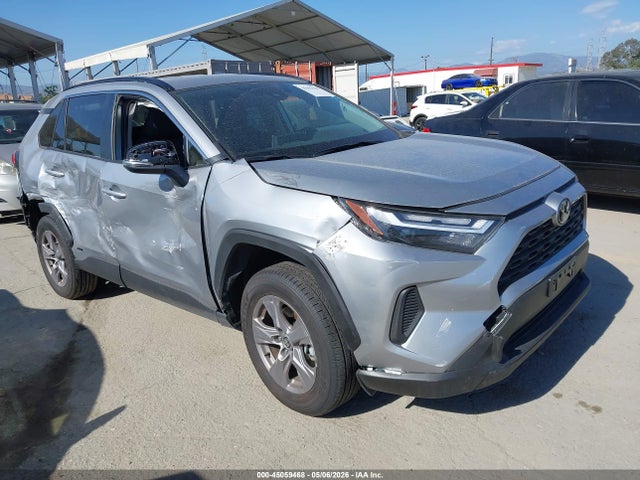 Salvage Toyota RAV4 Image